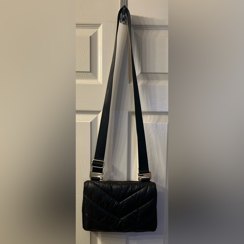Caraa X Athleta Puffer Black Satin
Lightweight Crossbody Bag - Picture 4 of 6